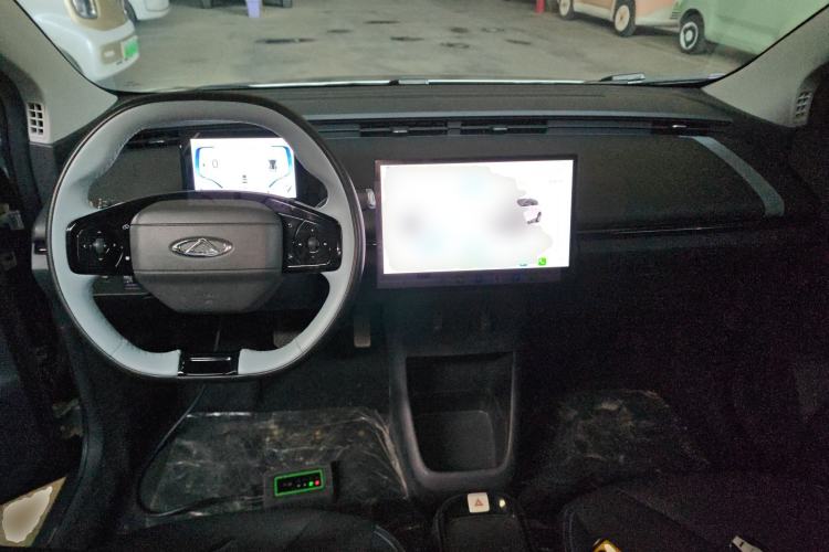 Used Chery New Energy Boundless Pro 2022 301km LingShou Edition Lithium Iron Phosphate Center Console