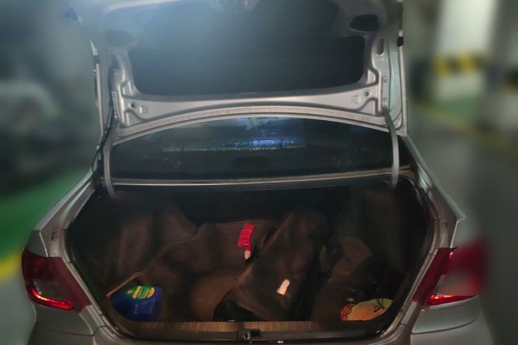 Used Toyota Corolla EX 2011 1.6L Automatic Luxury Edition Trunk