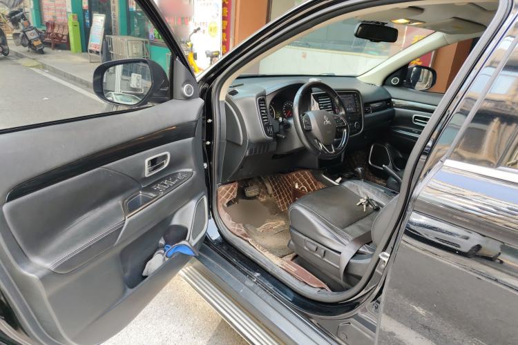 Used Mitsubishi Outlander 2018 2.0L Two-Wheel Drive Glory Edition 5 Seats
