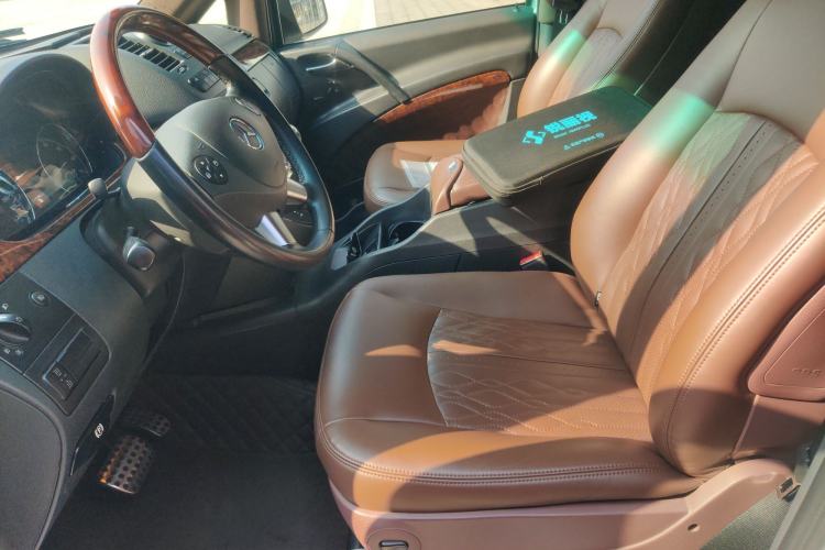 Used Mercedes-Benz Viano 2011 3.5L 125th Anniversary Edition 7 Seats