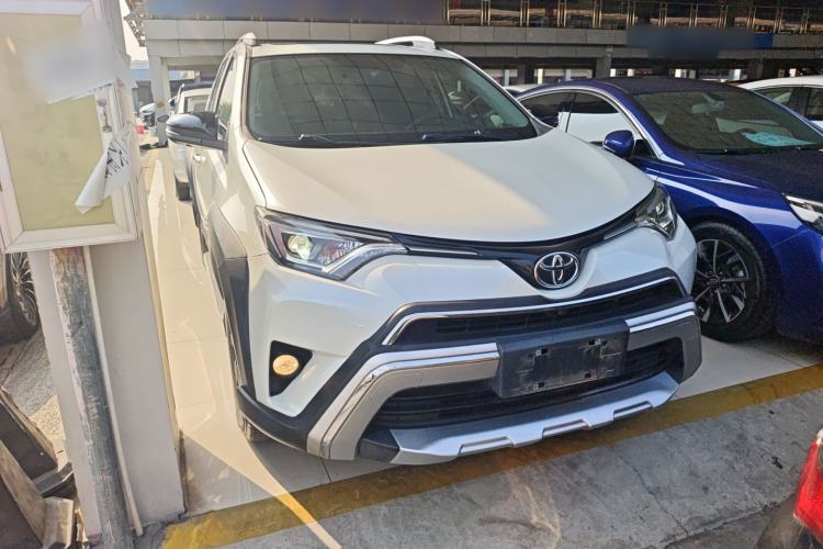 Used Toyota RAV4 2019 2.0L CVT Two-Wheel Drive Fashion X Limited Edition China VI Standard