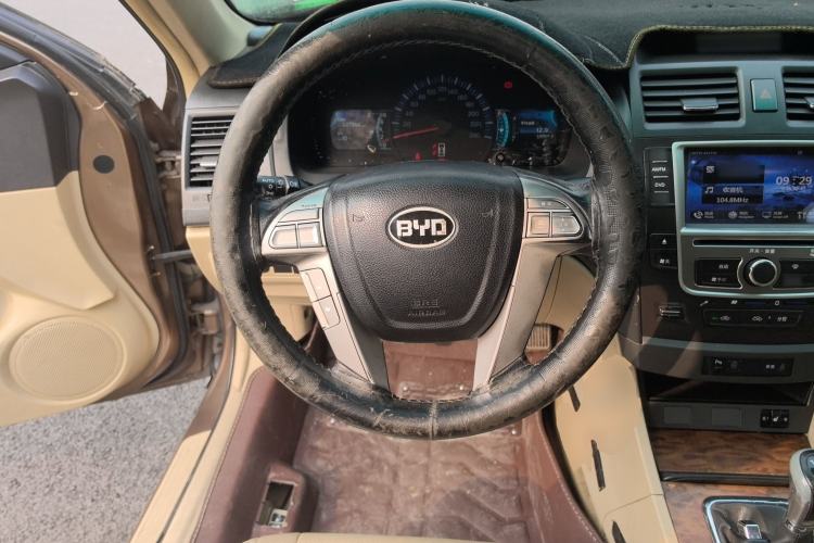 Used BYD G6 2012 2.0L Manual Luxury Version
