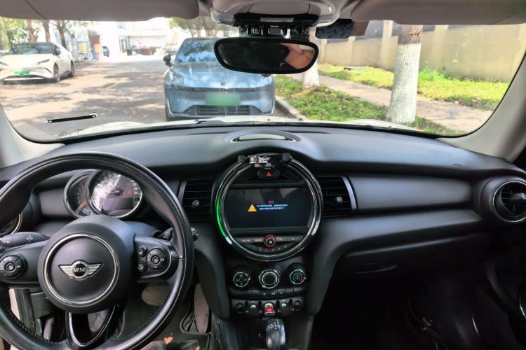 Used MINI 2014 1.2T ONE+ Center Console