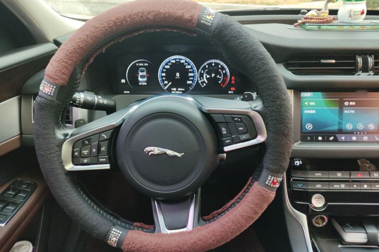 Used Jaguar XFL 2019 XFL 2.0T 250 PS Two-Wheel-Drive Luxury Edition Steering Wheel