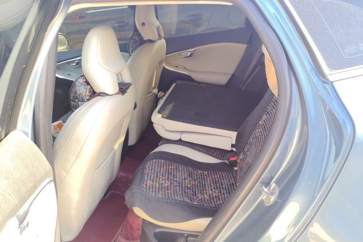 Used Volvo V40 2013 2.0T Zhiya Edition
