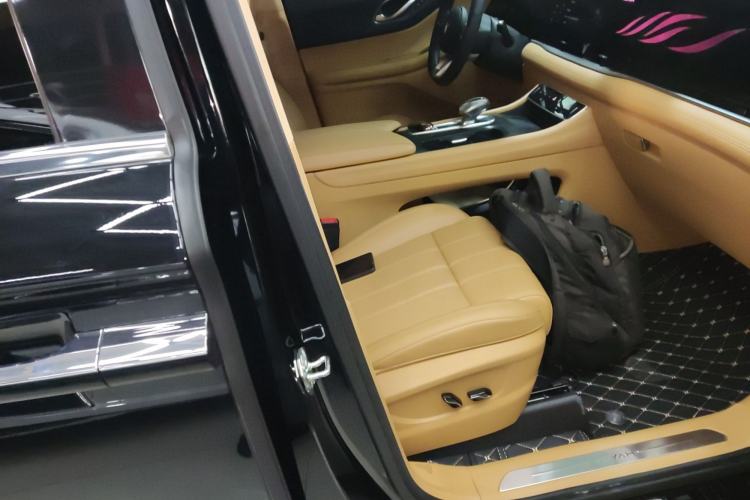 Used VOYAH Dream 2024 EV Long-Range Premium Edition
