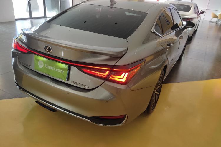 Used Lexus ES 2025 300h Deluxe Edition
