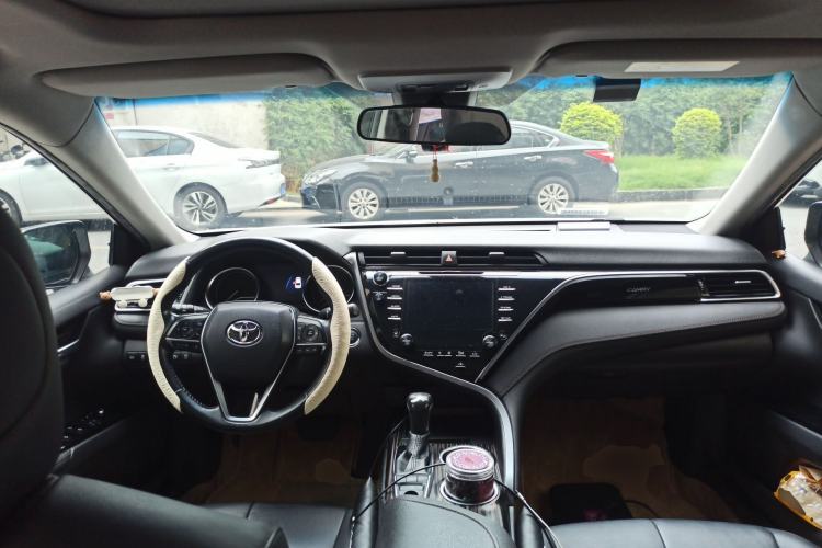 Used Toyota Camry 2018 2.5G Luxury Edition Center Console