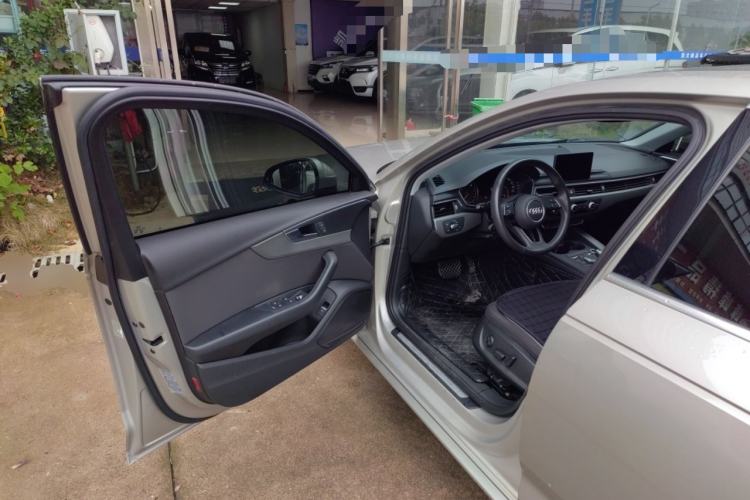 Used Audi A4L 2019 40 TFSI Ambition China VI Driver Seat