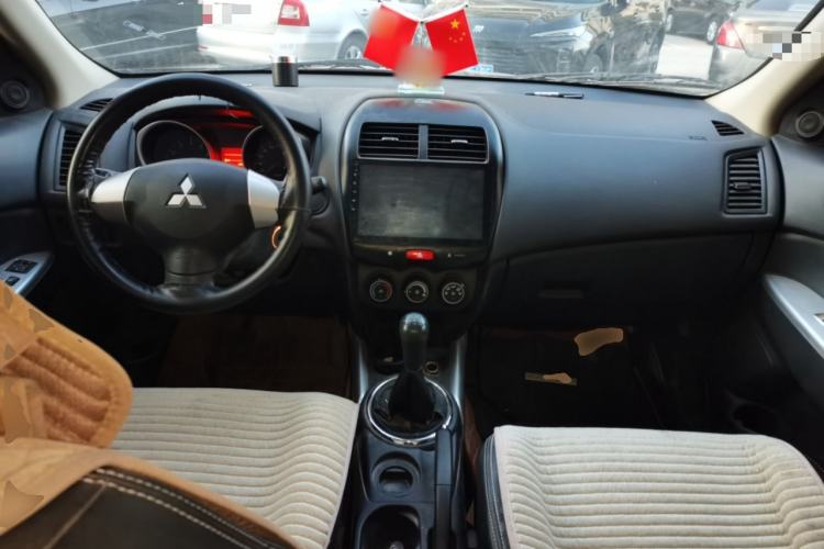 Used Mitsubishi ASX 2018 1.6L Manual Two-Wheel Drive Dynamic Edition Center Console