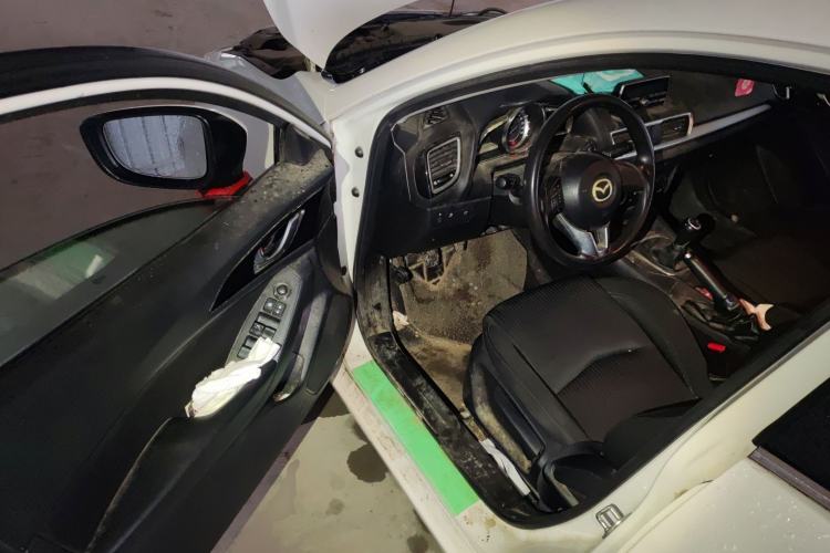 Used Mazda 3 Axela 2016 Sedan 1.5L Manual Comfort Model
