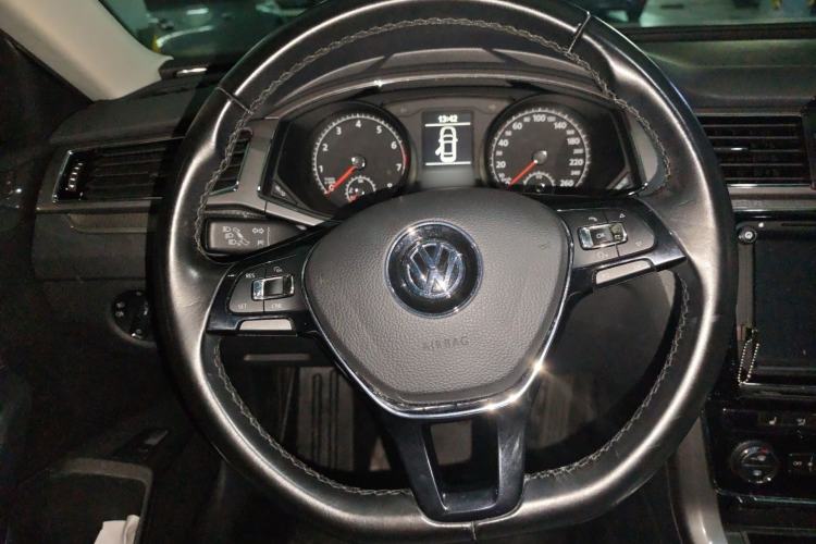 Used Volkswagen Passat 2017 280TSI DSG Luxury Edition Steering Wheel