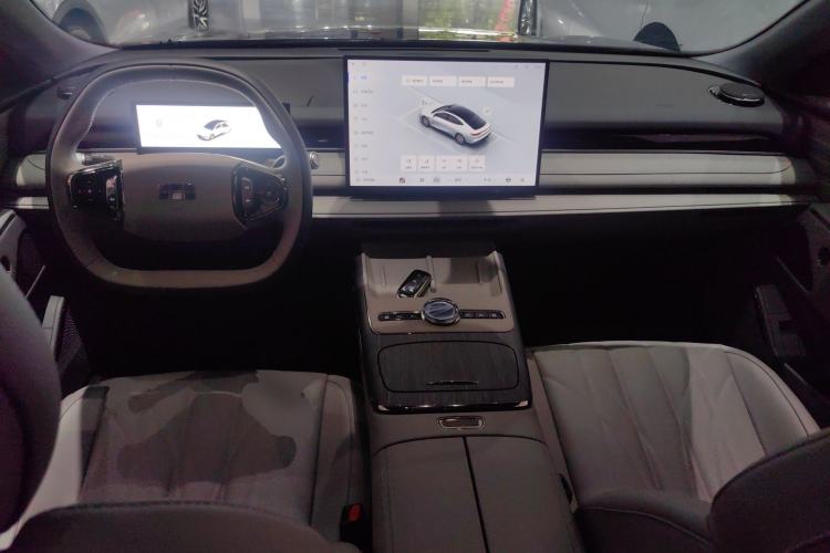 Used Geely Galaxy 8 2025 130km EM-i Deluxe Edition
