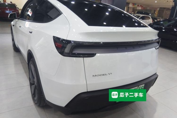 Used Tesla Model Y 2025 Long-Range All-Wheel-Drive Version
