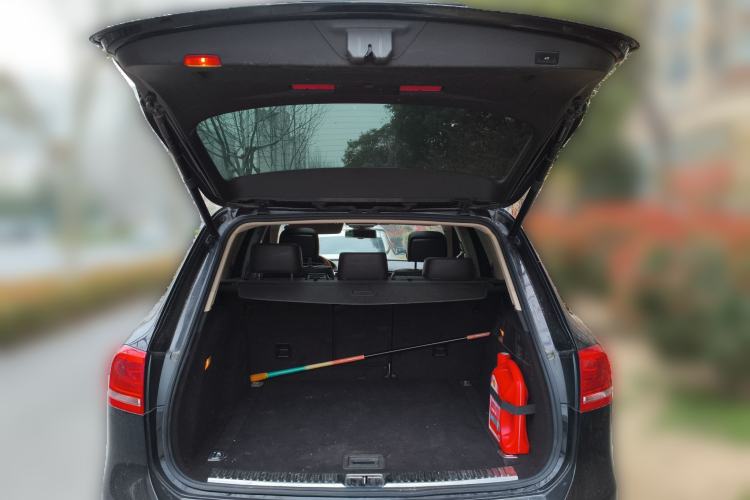 Used Volkswagen Touareg 2015 3.0 TSI Luxury Model Trunk