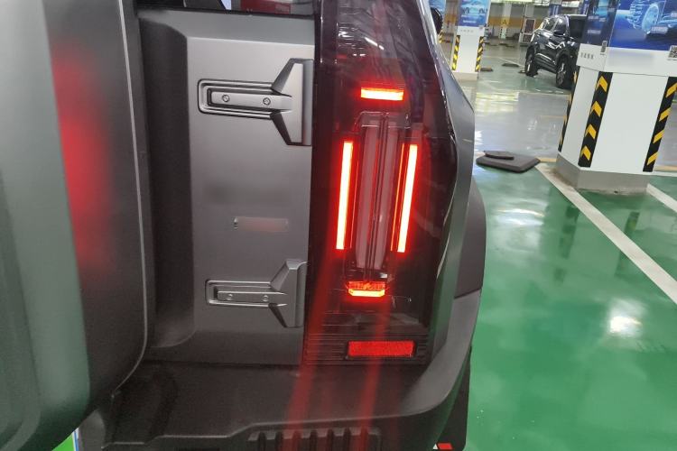 Used JETOUR Traveler 2023 2.0T All-Wheel Drive CrossPRO+ Right Rear Taillight