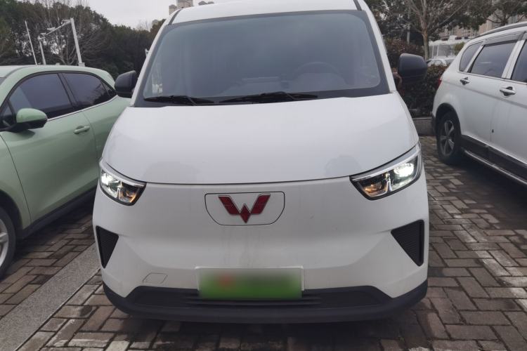 Used Wuling Yangguang 2024 300km Comfort-Grade Passenger Van 60kW
