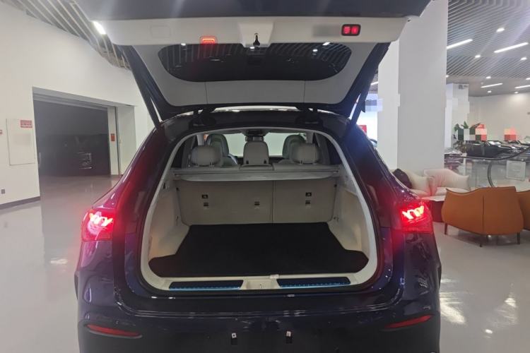 Used Mercedes-Benz EQE SUV 2023 350 4MATIC Luxury Edition Trunk
