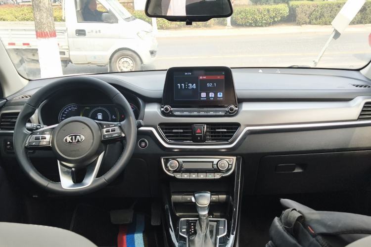 Used Kia Sportage R 2019 2.0L Automatic Smart Luxury Edition Center Console