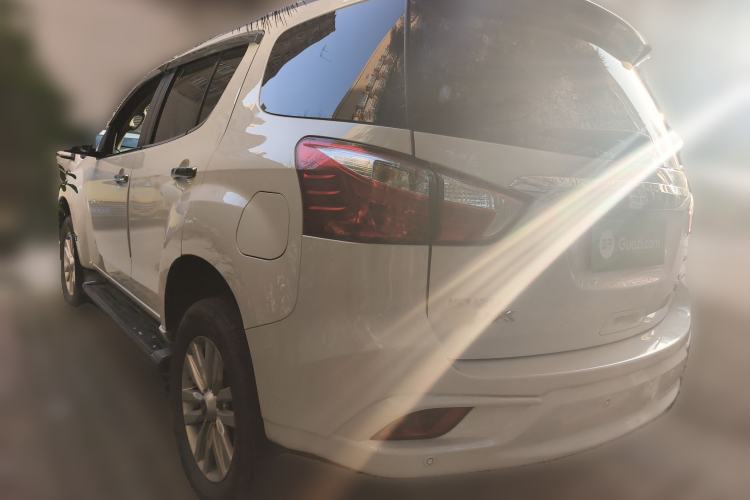 Used Isuzu mu-X 2022 2.0T Gasoline Automatic 4WD Jingyue Trim with 5 Seats