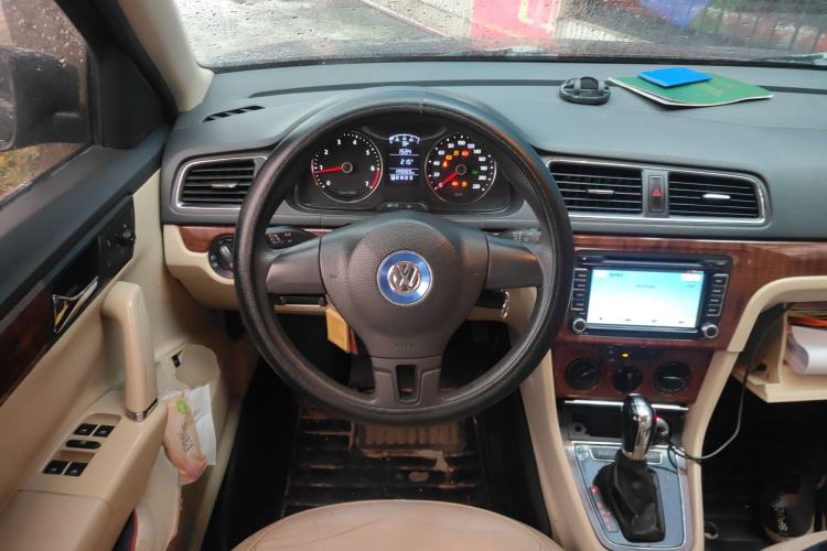 Used Volkswagen Lavida 2013 1.6L Automatic Comfort Edition
