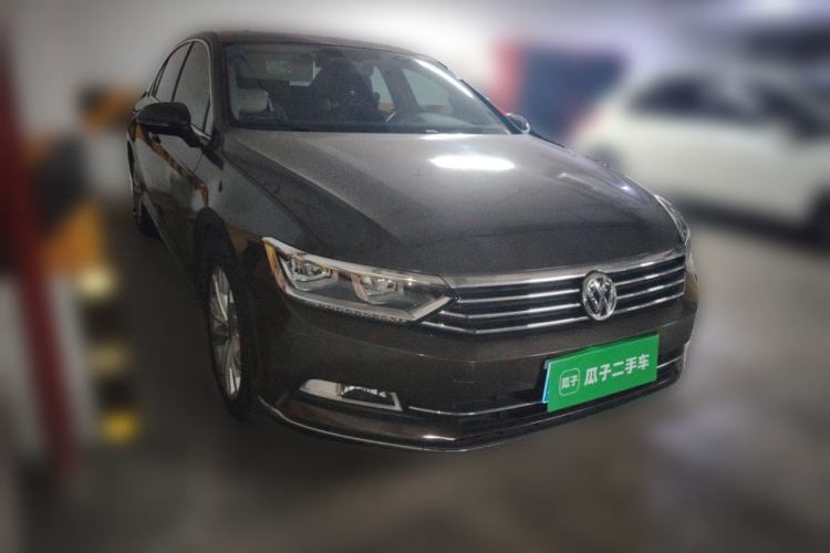 Used Volkswagen Magotan 2018 330TSI DSG Luxury Model Front Right 45 Deg