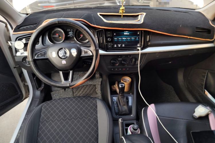 Used Skoda Kamiq 2018 1.5L Automatic Standard Edition China VI Center Console