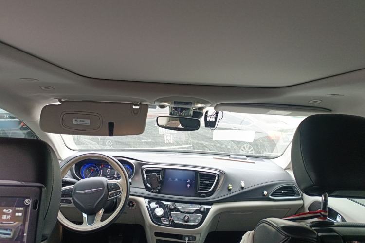 Used Chrysler Grand Voyager 2017 3.6L Premium Edition Headliner