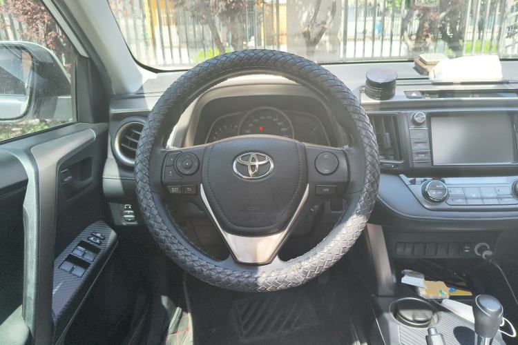 Used Toyota RAV4 2015 2.0L CVT Two-Wheel Drive Fashion Edition Steering Wheel