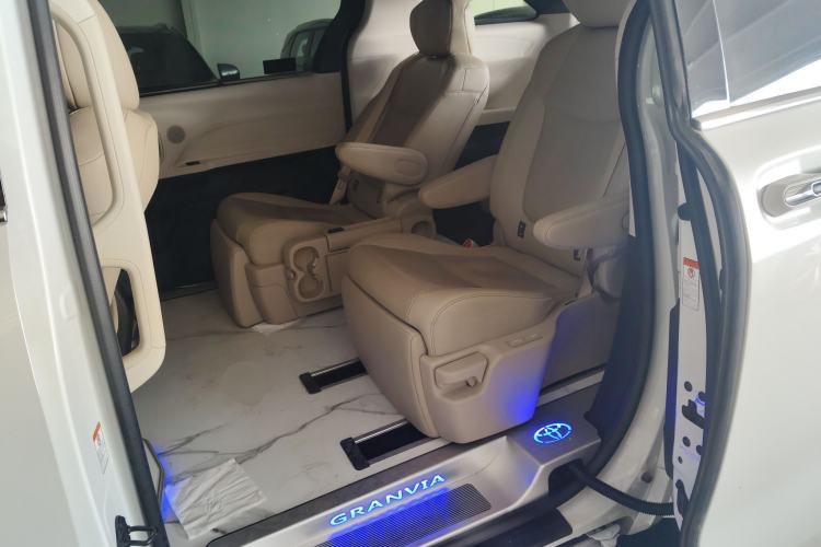 Used Toyota Granvia 2023 2.5L Hybrid Prestige PLUS Edition
