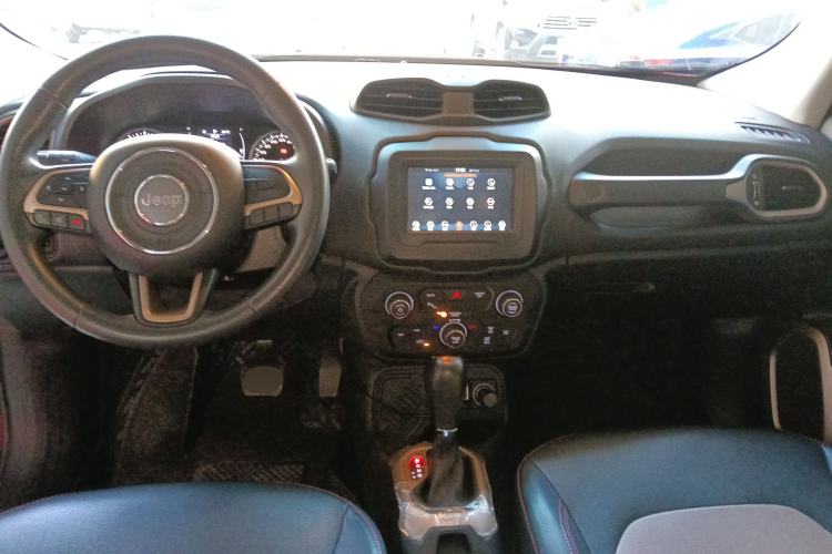 Used Jeep Renegade 2018 Connected Large Screen Version 180T Automatic High-Energy Edition Center Console