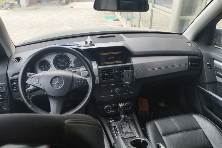 Used Mercedes-Benz GLK-Class 2011 GLK 350 4MATIC Center Console