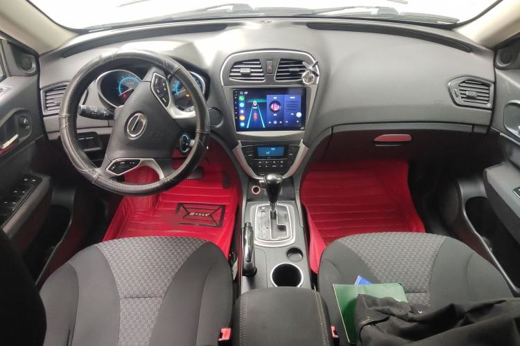 Used GAC Trumpchi GS5 2014 2.0L Automatic Two-Wheel Drive Deluxe Edition Center Console