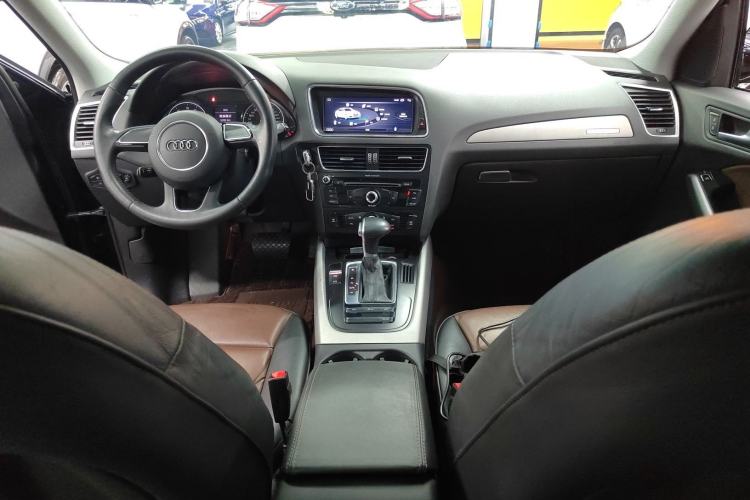 Used Audi Q5 2017 Plus 40 TFSI Ambition Model
