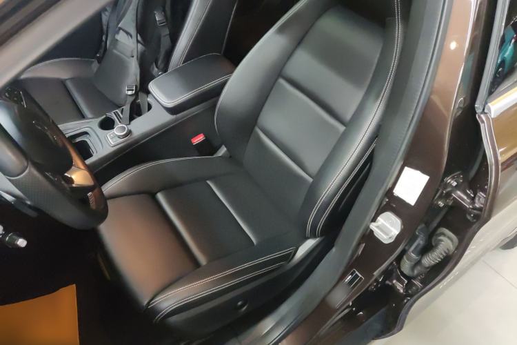 Used Mercedes-Benz GLA 2017 GLA 200 Sport Edition Left Front Seat