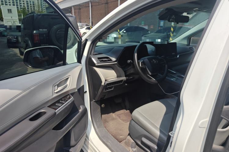 Used Toyota Granvia 2024 2.5L Hybrid Comfort Edition Driver Seat