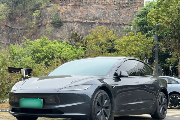 Used Tesla Model 3 2023 Long-Range All-Wheel-Drive Version