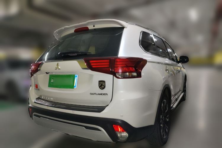 Used Mitsubishi Outlander 2019 2.4L 4x4 Zhi Xiang Edition 5 Seats China V Emission Standard