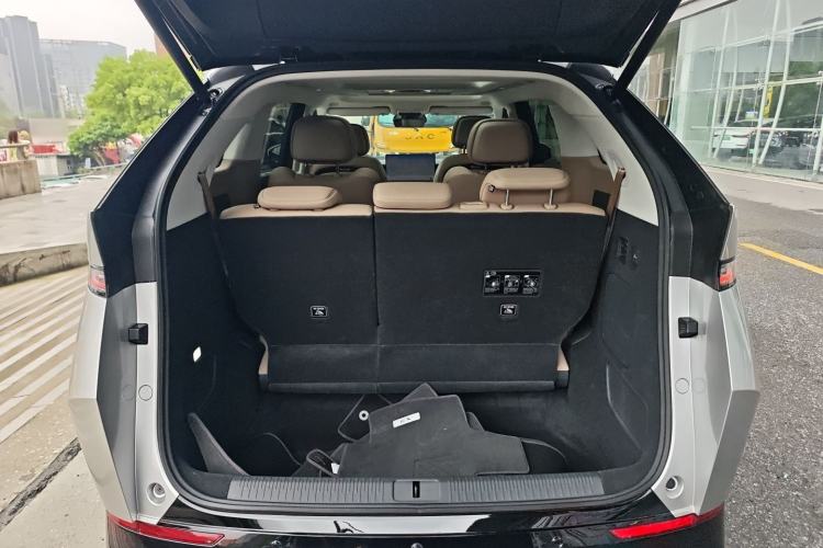 Used XPeng X9 2025 650 Long-Range Max Trunk