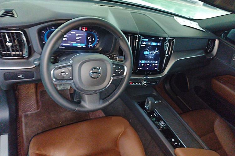 Used Volvo XC60 2023 B5 4x4 Smart Luxury Edition