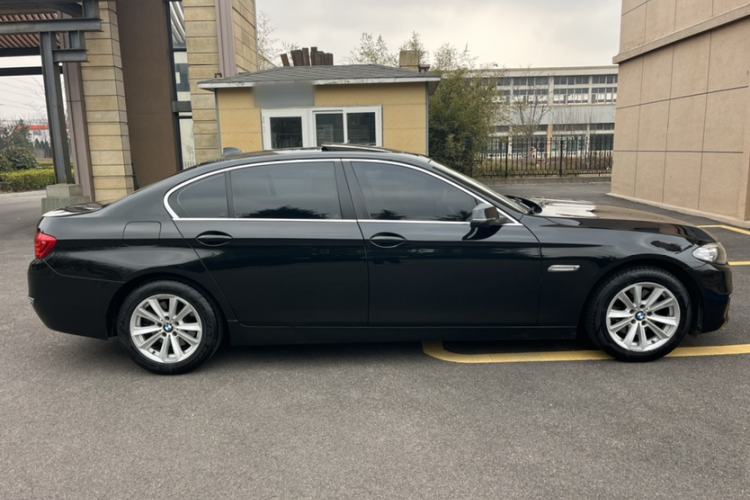 Used BMW 5 Series 2014 520Li Elegant Model
