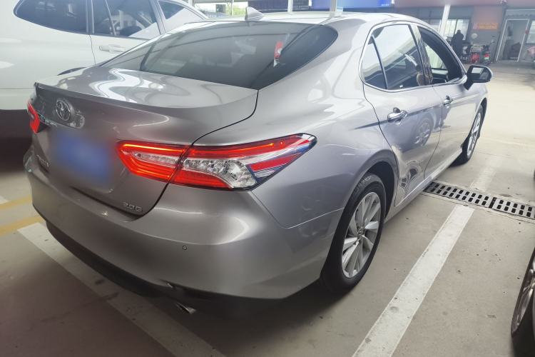 Used Toyota Camry 2021 2.0G Luxury Edition
