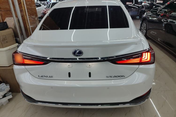 Used Lexus ES 2020 300h Premier Edition