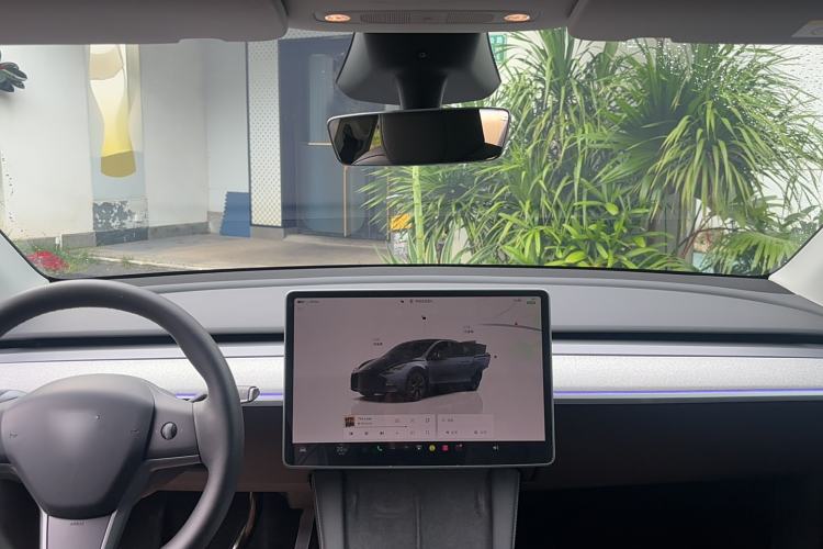 Used Tesla Model Y 2024 Long-Range All-Wheel-Drive Version
