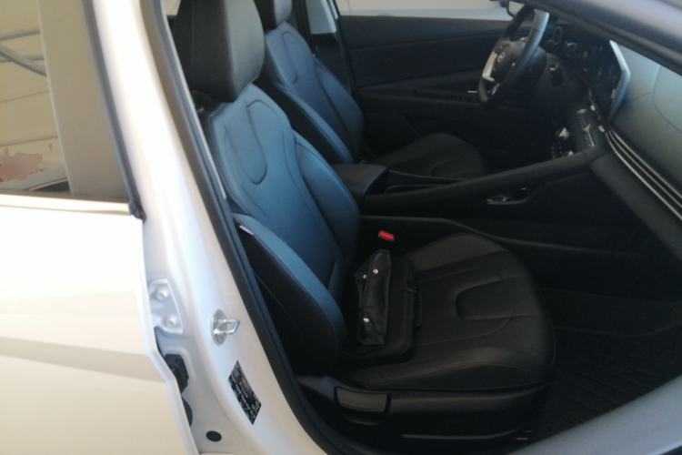 Used Hyundai Elantra 2023 1.5L CVT LUX Prestige Edition