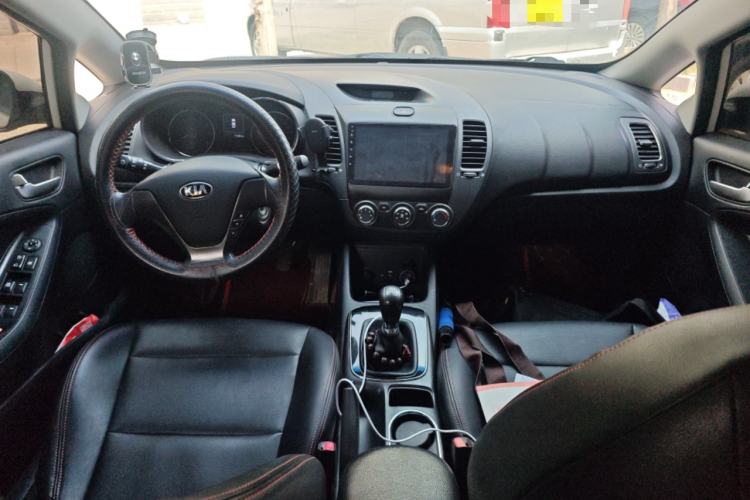 Used Kia K3 2016 1.6L Manual GL Center Console