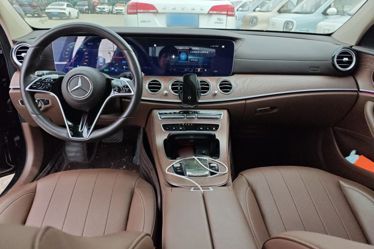 Used Mercedes-Benz E-Class New Energy 2022 Facelift E 350 e L Plug-in Hybrid Sedan Center Console