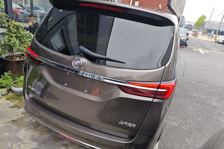 Used Buick GL8 2023 Facelifted Land Cruiser Executive Luxury Version Rear Right 45 Deg