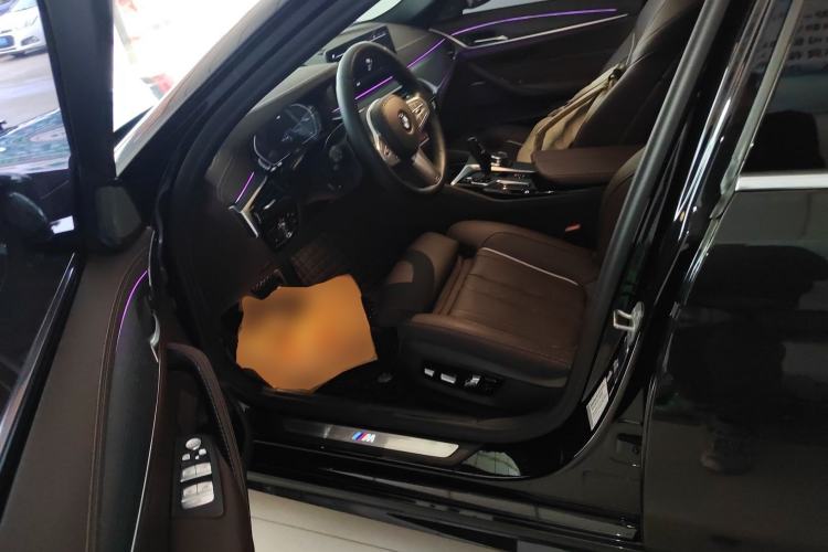 Used BMW 5 Series 2023 530Li Luxury Edition M Sport Package Left Front Seat