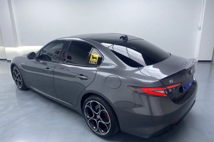 Used Alfa Romeo Giulia 2023 2.0T 280HP Track Edition
